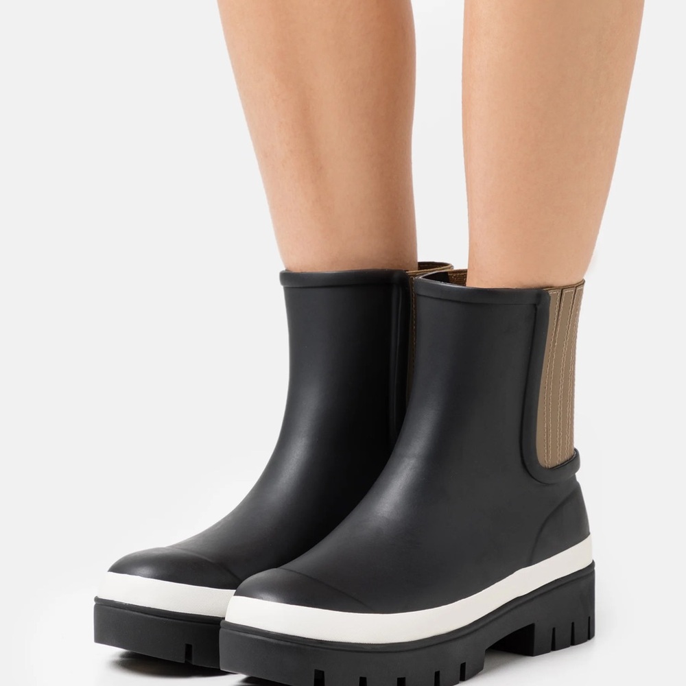 Tory Burch Rainboots